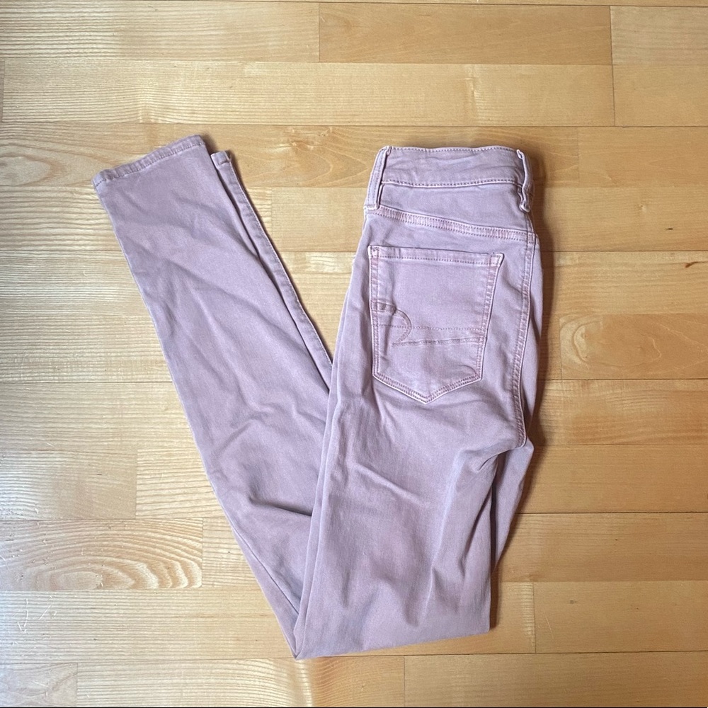 AMERICAN EAGLE. SIZE 0. ROSE PINK/ NUDE COLOR JEANS.